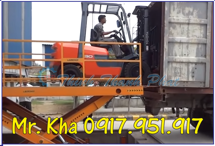 Ban nang hang len container 03