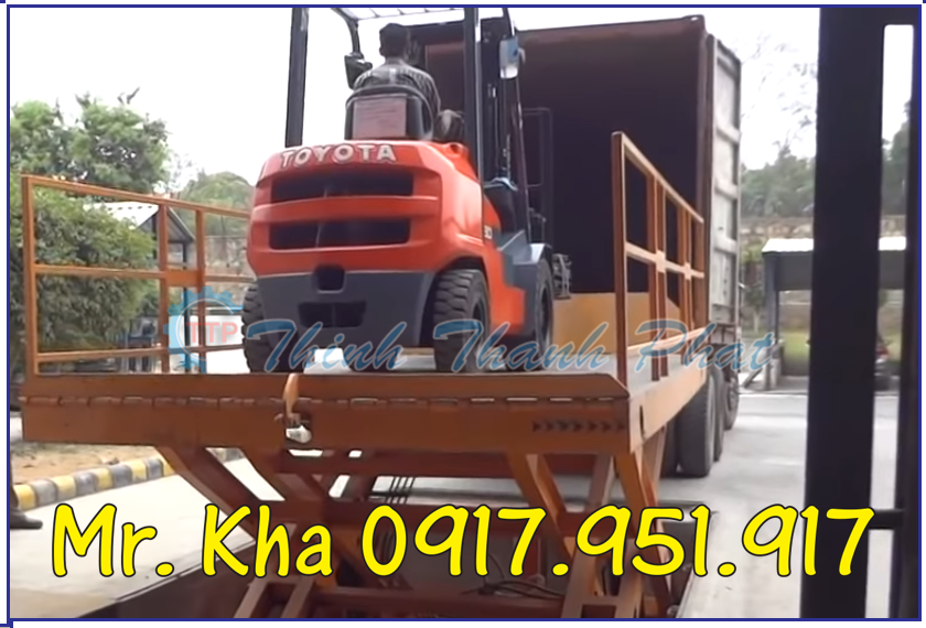 Ban nang hang len container 04
