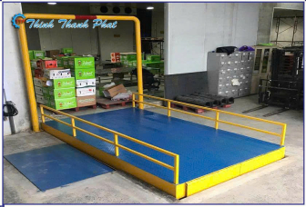 BÀN NÂNG CHO XE NÂNG ĐÓNG RÚT HÀNG TỪ CONTAINER