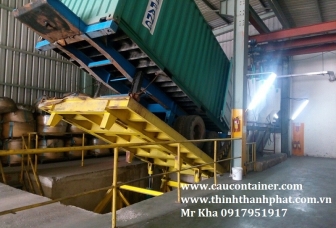 Bàn nâng container đổ liệu