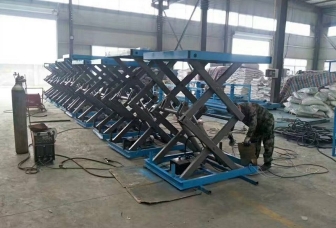 Bàn nâng thủy lực