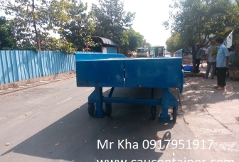 Cầu cho xe nâng dẫn hàng lên container Cầu cho xe nâng dẫn hàng lên container