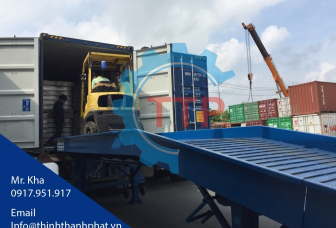 Cầu cho xe nâng lên container