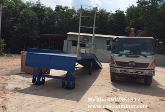 Cầu cho xe nâng lên container
