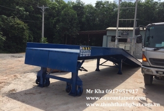 Cầu cho xe nâng lên container