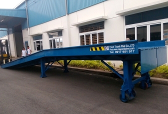 Cầu dẫn lên container