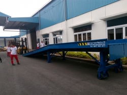 Cầu đóng rút container - Container loading ramp Cầu đóng rút container - Container loading ramp