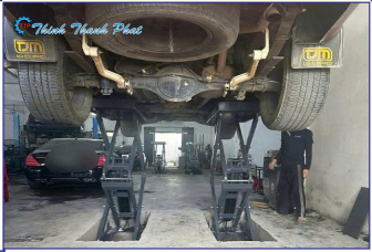CẦU NÂNG GẦM BỤNG XE Ô TÔ 3.5 TẤN ÂM NỀN