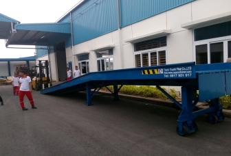 Cầu xe nâng - Forklift ramp