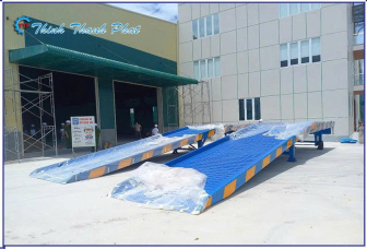 CẦU XE NÂNG: GIẢI PHÁP TỐI ƯU CHO VIỆC ĐÓNG RÚT HÀNG TỪ CONTAINER