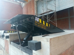 Sàn lên container - Mechanical dock leveler Sàn lên container - Mechanical dock leveler