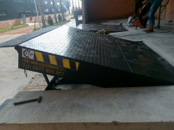 Sàn lên container - Mechanical dock leveler Sàn lên container - Mechanical dock leveler
