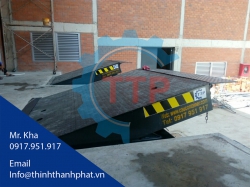 Sàn nâng cơ khí cho container