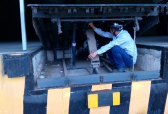 Sàn nâng cơ khí - Dock leveler