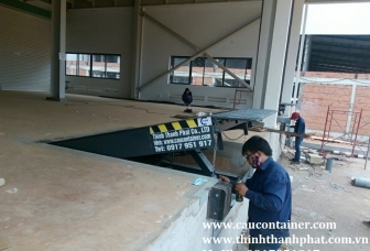 Sàn nâng cơ khí kéo tay (Mechanical dock leveler)