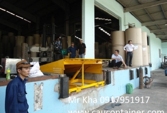 Sàn nâng thủy lực cho xe nâng lên container