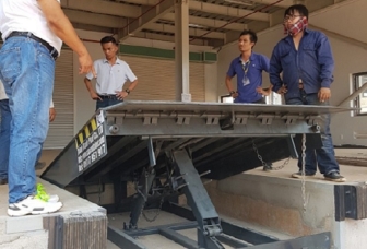 Sàn nâng tự động kéo tay