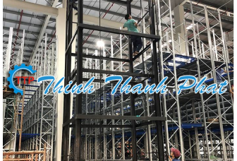 Thang nâng hàng thủy lực TTP-01