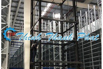 Thang nâng hàng thủy lực TTP-01